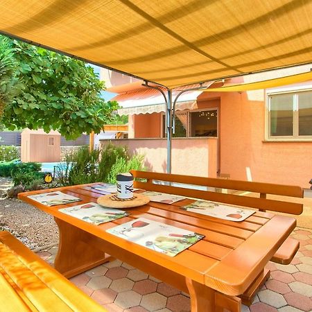 Apartman Bor Krk Кърк Екстериор снимка