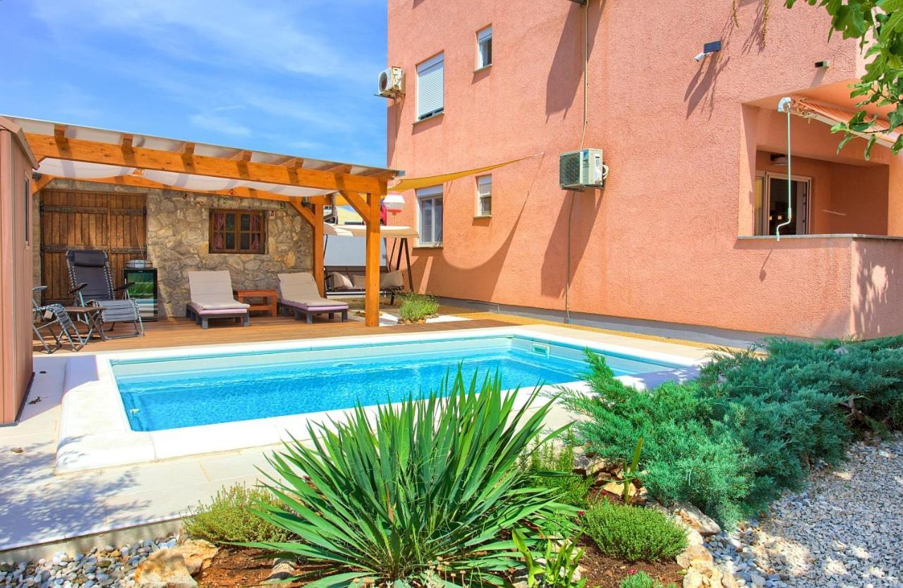 Apartman Bor Krk Кърк Екстериор снимка